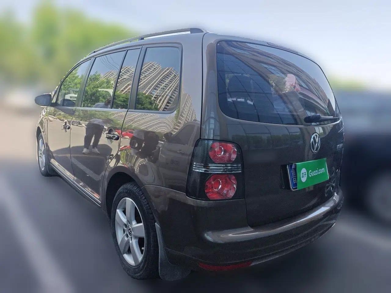 Volkswagen Touran 2011 1.4T DSG Zhiya Edition 5 Seats — миниатюра 4