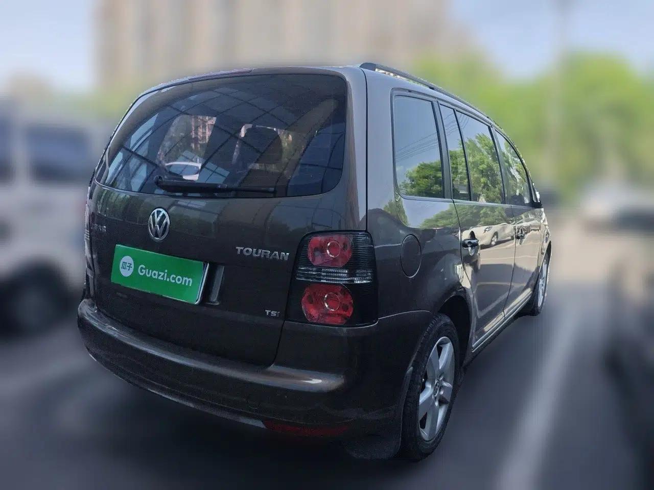 Volkswagen Touran 2011 1.4T DSG Zhiya Edition 5 Seats — миниатюра 6