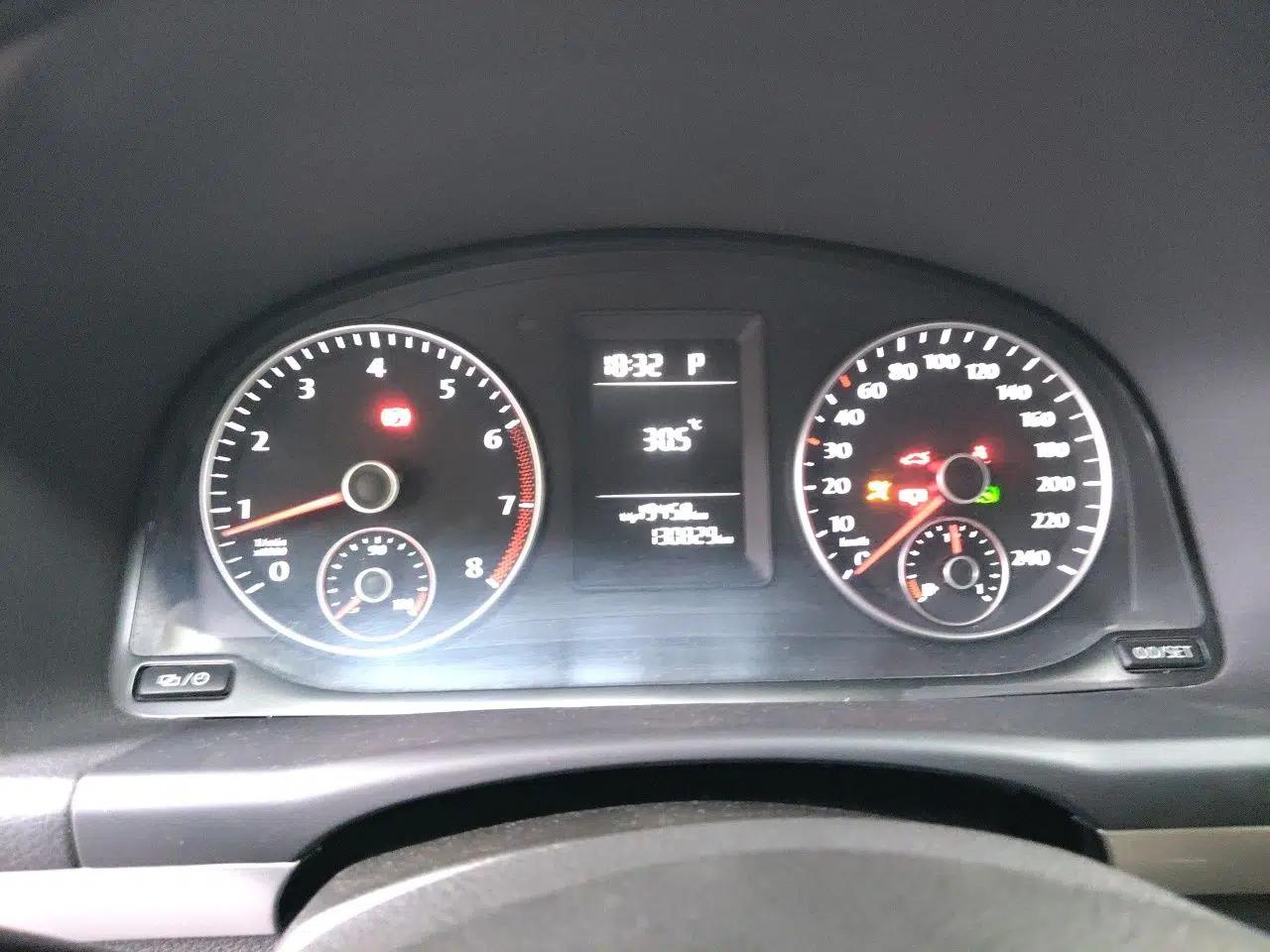Volkswagen Touran 2013 1.4T DSG Comfort Edition 5-Seater — миниатюра 12