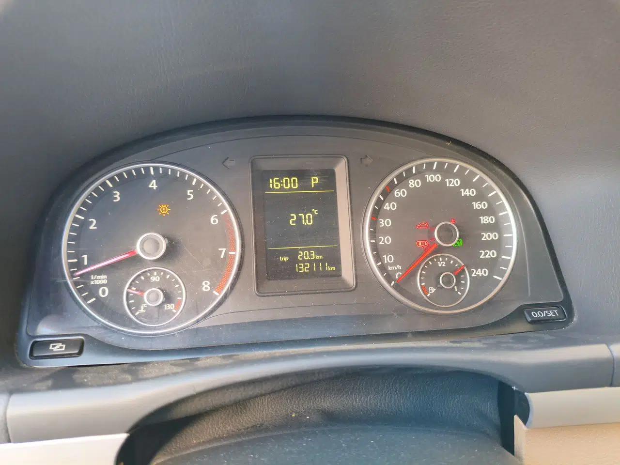 Volkswagen Touran 2011 1.4T DSG Zhiya Edition 5 Seats — миниатюра 12