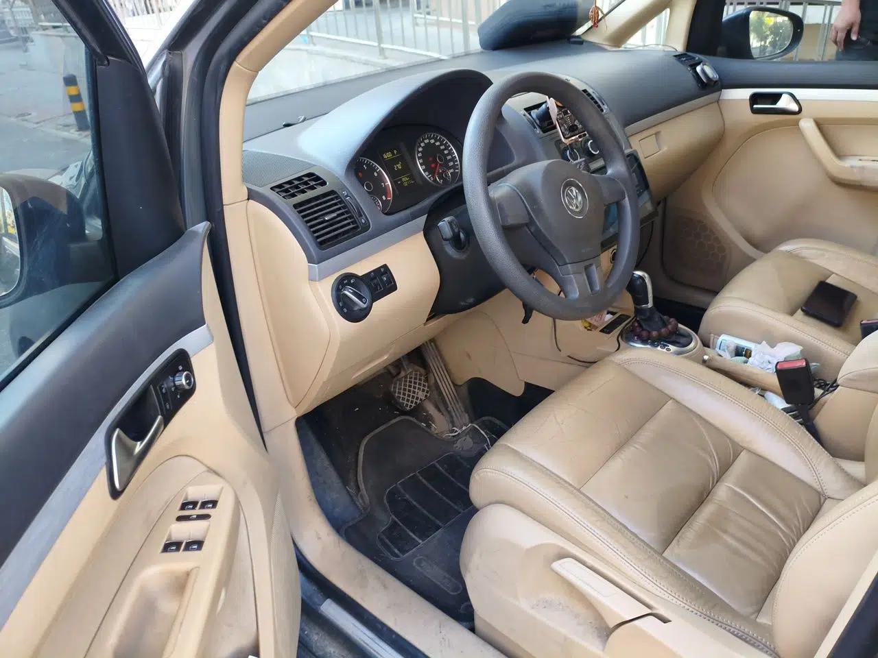 Volkswagen Touran 2011 1.4T DSG Zhiya Edition 5 Seats — миниатюра 17