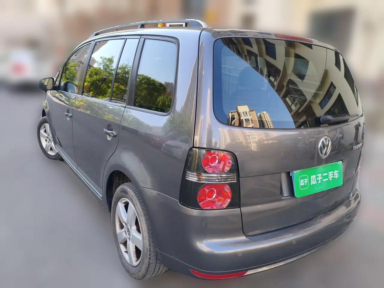 Volkswagen Touran 2011 1.4T DSG Zhiya Edition 5 Seats — миниатюра 4