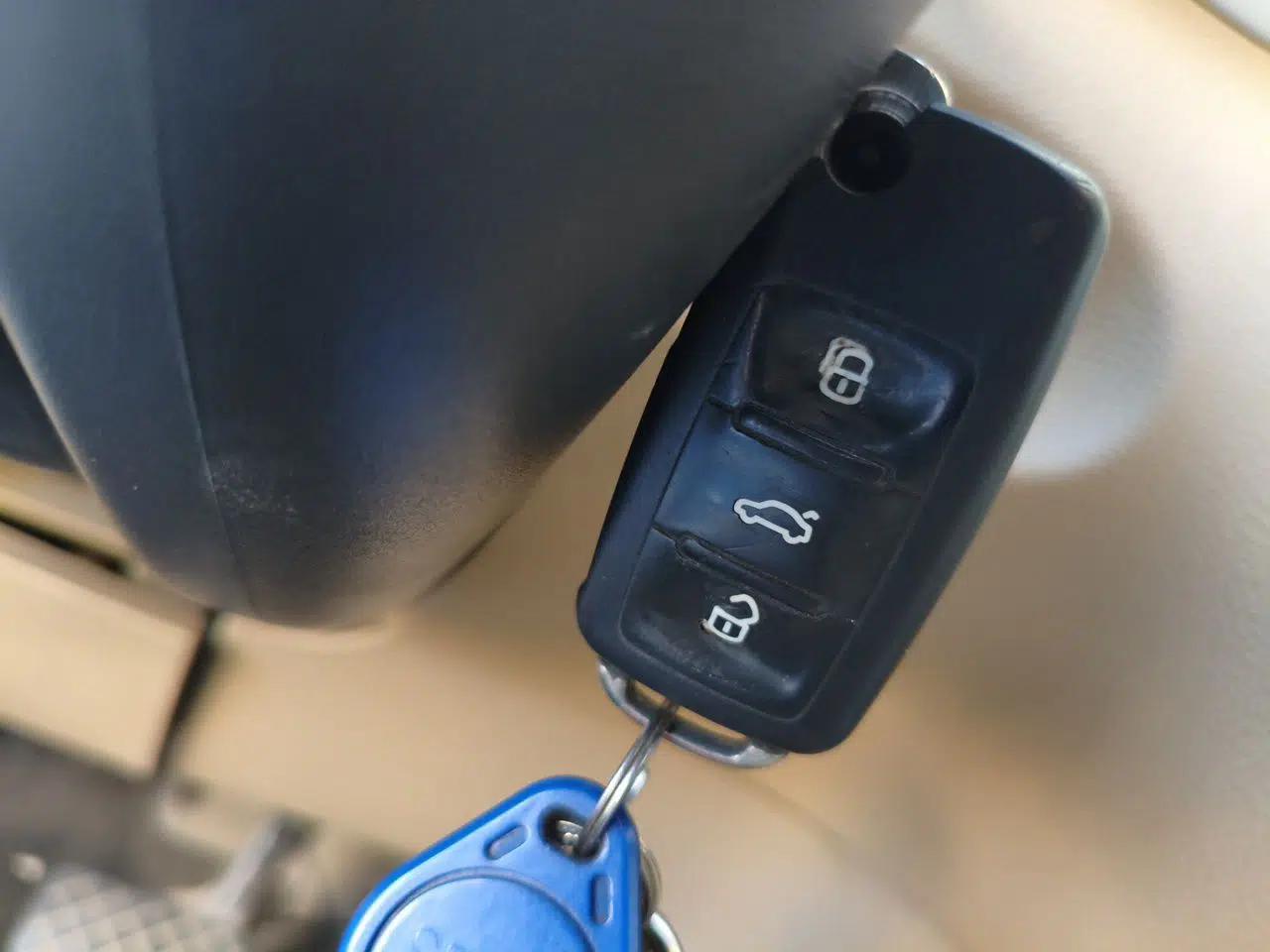 Volkswagen Touran 2011 1.4T DSG Zhiya Edition 5 Seats — миниатюра 9