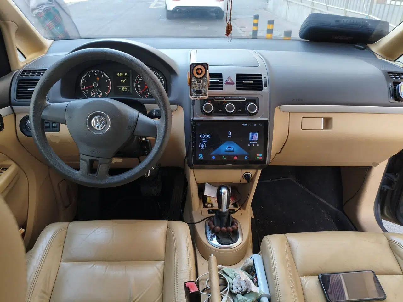 Volkswagen Touran 2011 1.4T DSG Zhiya Edition 5 Seats — миниатюра 10