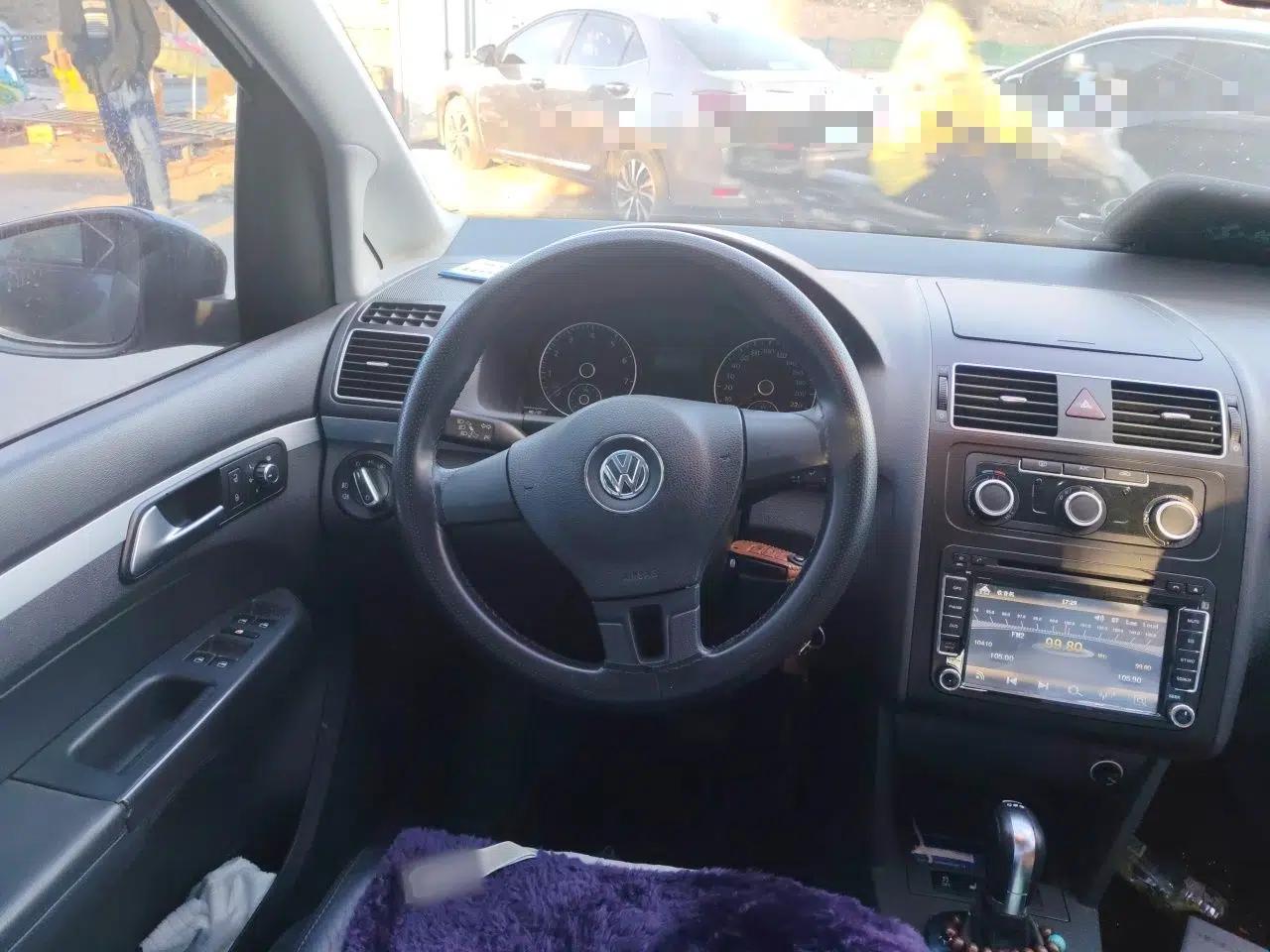 Volkswagen Touran 2015 1.4T DSG Comfort Edition 5 Seats — миниатюра 11
