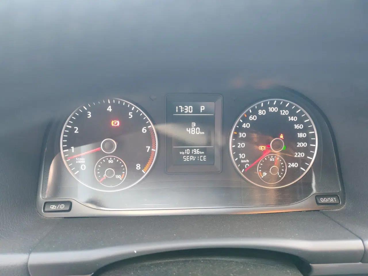 Volkswagen Touran 2015 1.4T DSG Comfort Edition 5 Seats — миниатюра 12