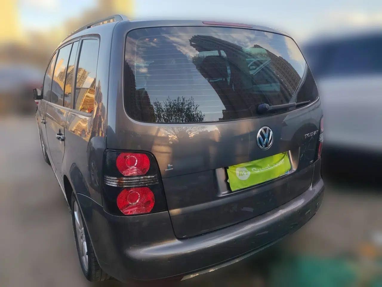 Volkswagen Touran 2015 1.4T DSG Comfort Edition 5 Seats — миниатюра 4