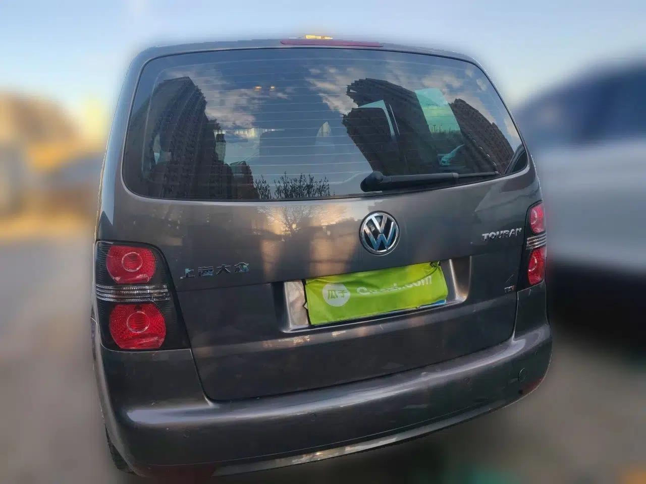 Volkswagen Touran 2015 1.4T DSG Comfort Edition 5 Seats — миниатюра 5