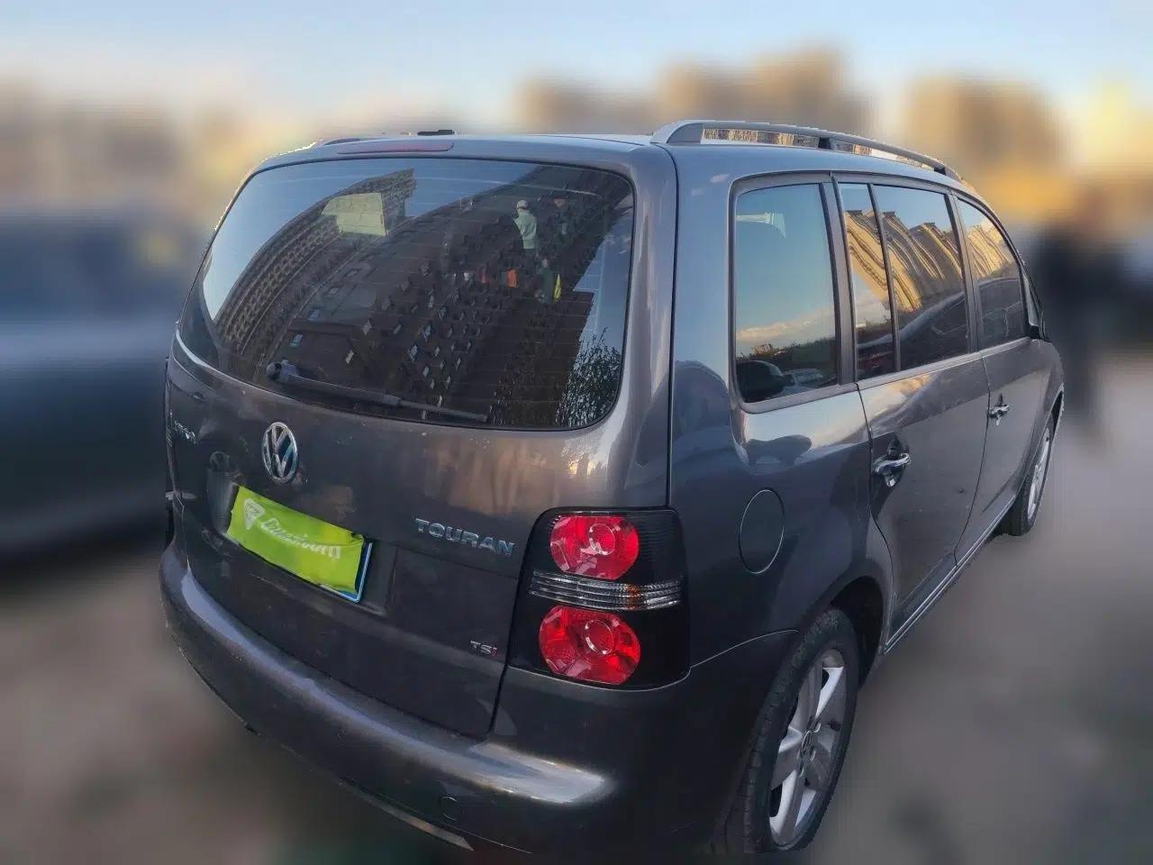 Volkswagen Touran 2015 1.4T DSG Comfort Edition 5 Seats — миниатюра 6