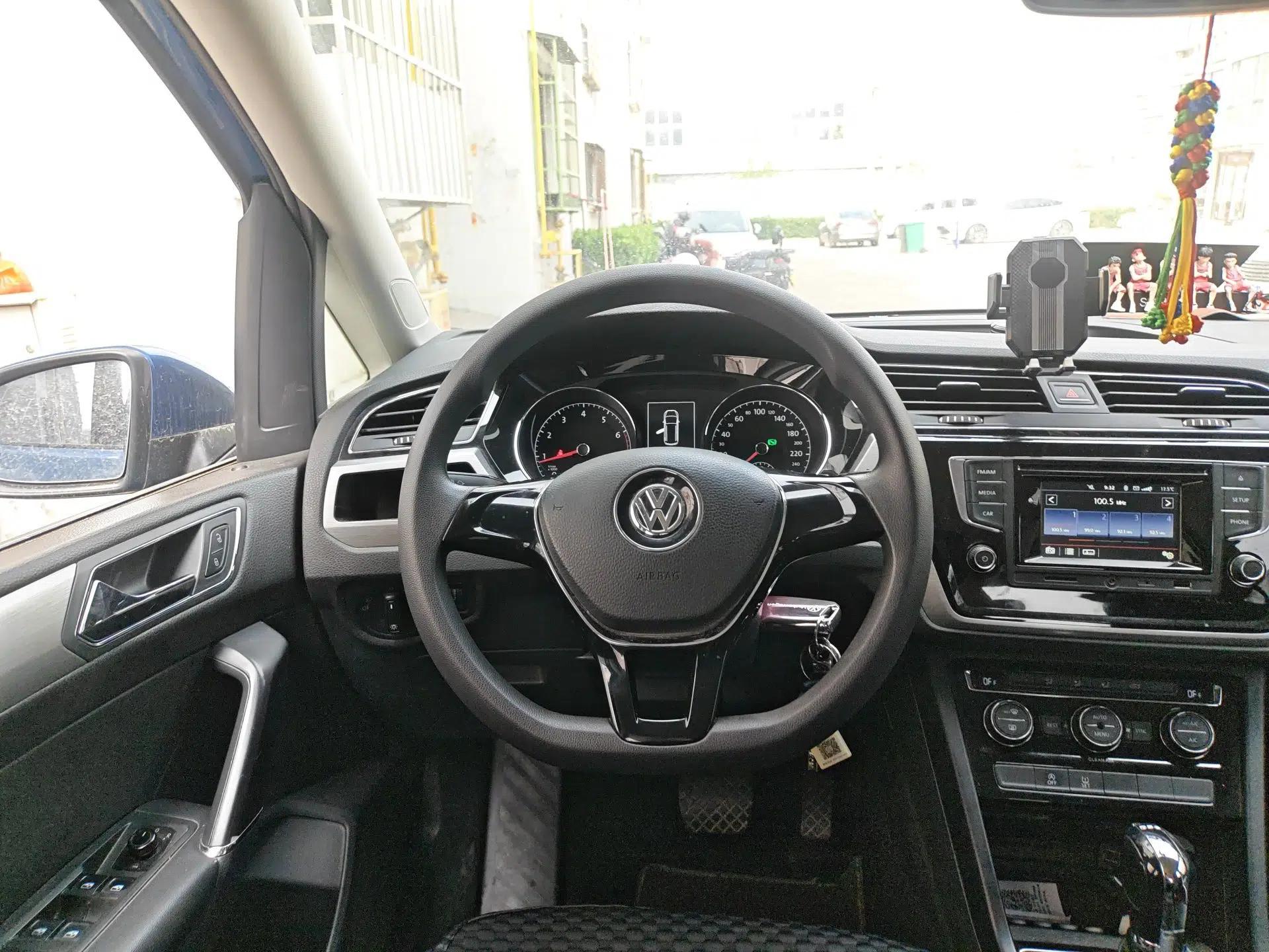 Volkswagen Touran 2016 Volkswagen Touran L 280TSI DSG Comfort Edition — миниатюра 10