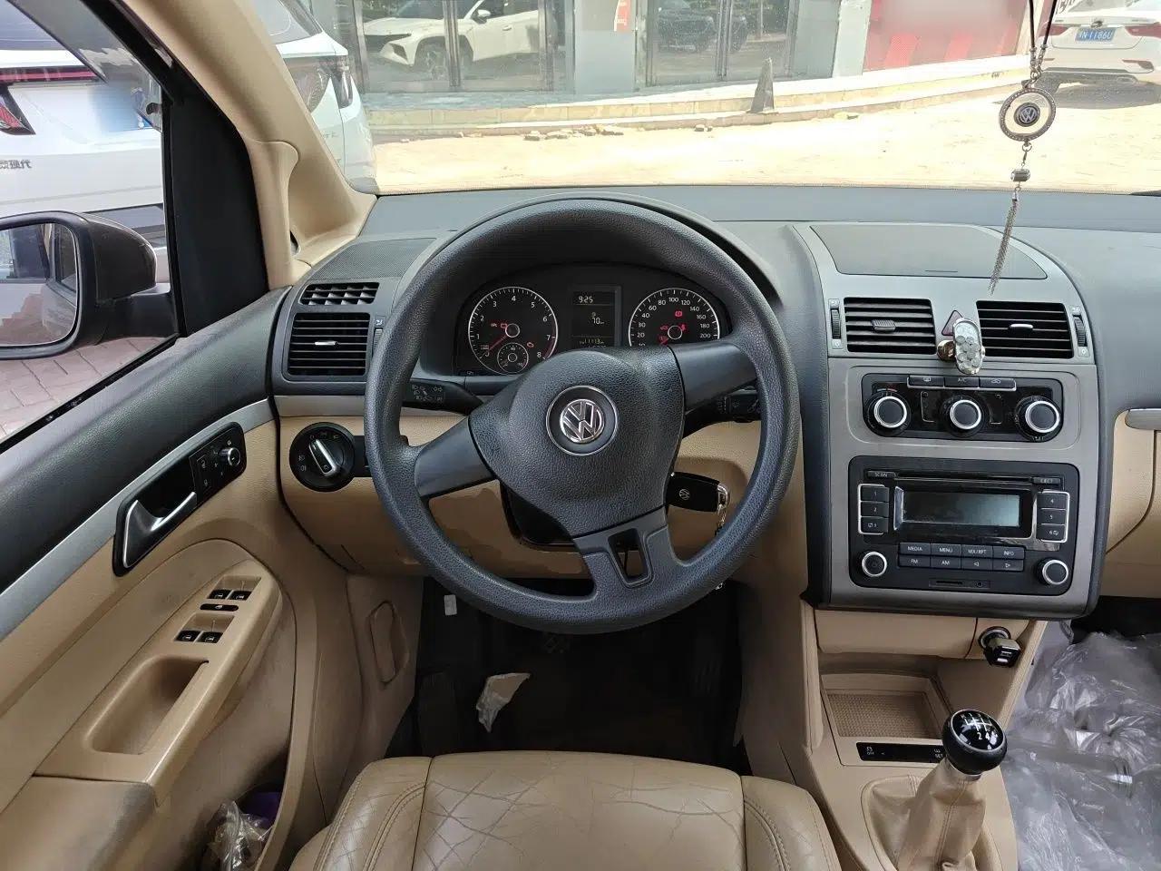 Volkswagen Touran 2011 1.4T Manual Zhiya Edition 5 Seats — миниатюра 11