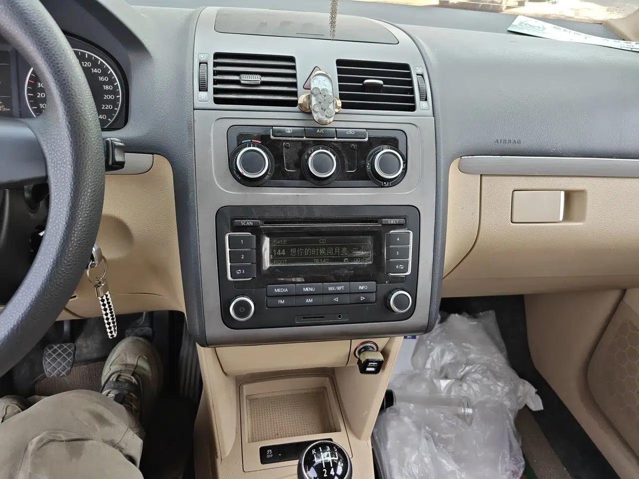 Volkswagen Touran 2011 1.4T Manual Zhiya Edition 5 Seats — миниатюра 14
