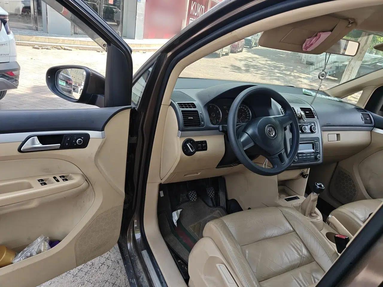 Volkswagen Touran 2011 1.4T Manual Zhiya Edition 5 Seats — миниатюра 17