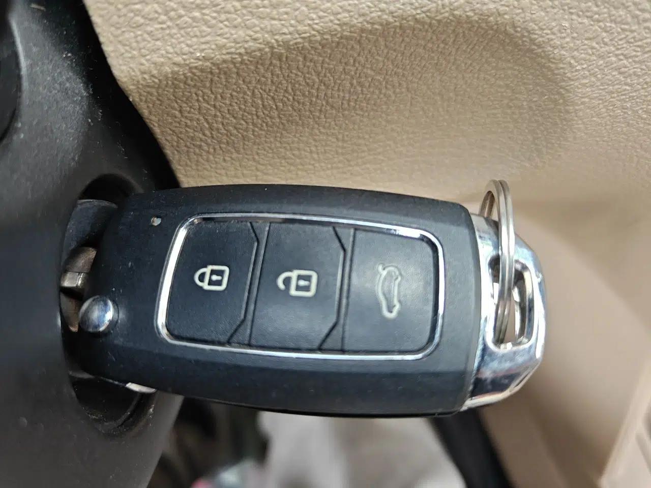 Volkswagen Touran 2011 1.4T Manual Zhiya Edition 5 Seats — миниатюра 9