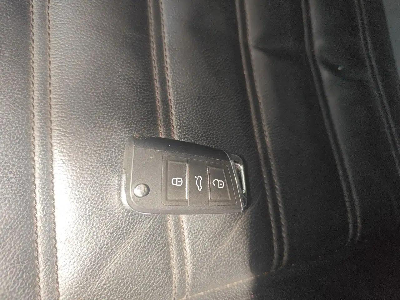 Volkswagen Scirocco 2011 2.0 TSI Luxury Edition — миниатюра 9