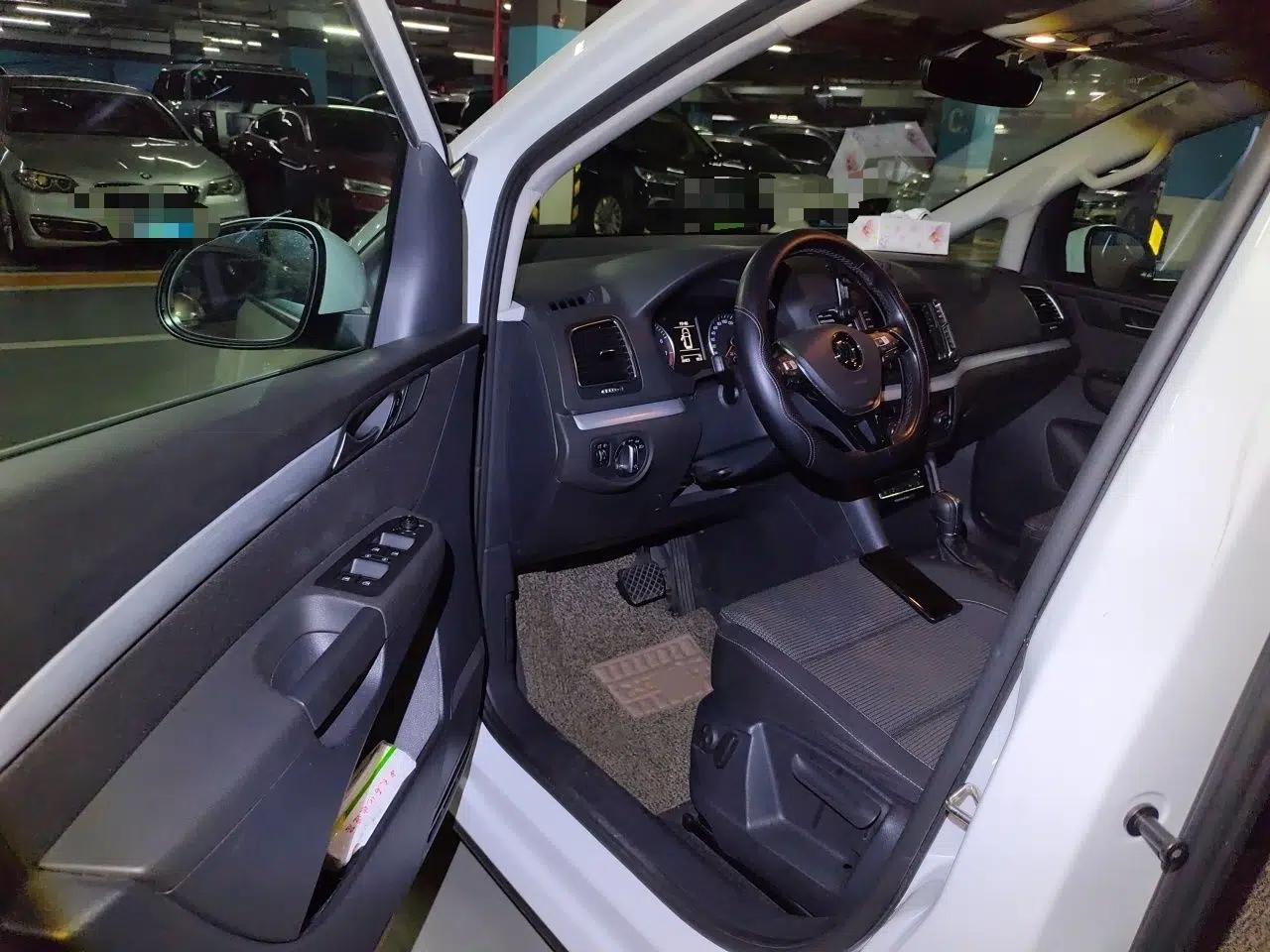 Volkswagen Sharan 2018 380TSI Comfort Edition 6-Seater — миниатюра 17