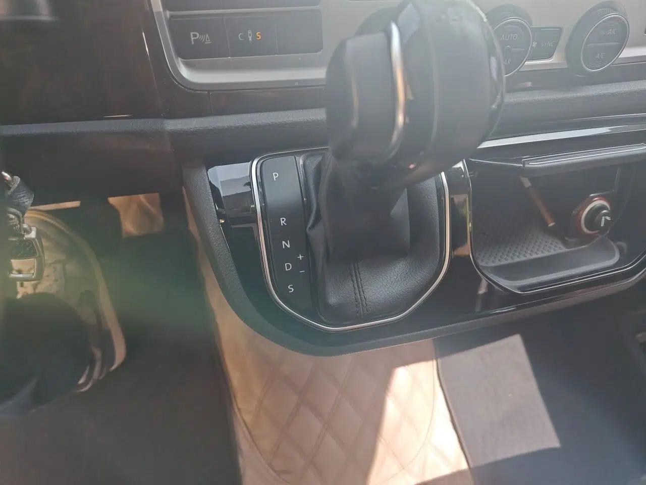 Volkswagen Multivan 2018 2.0 TSI 4x4 Prestige Edition 7-Seater — миниатюра 15