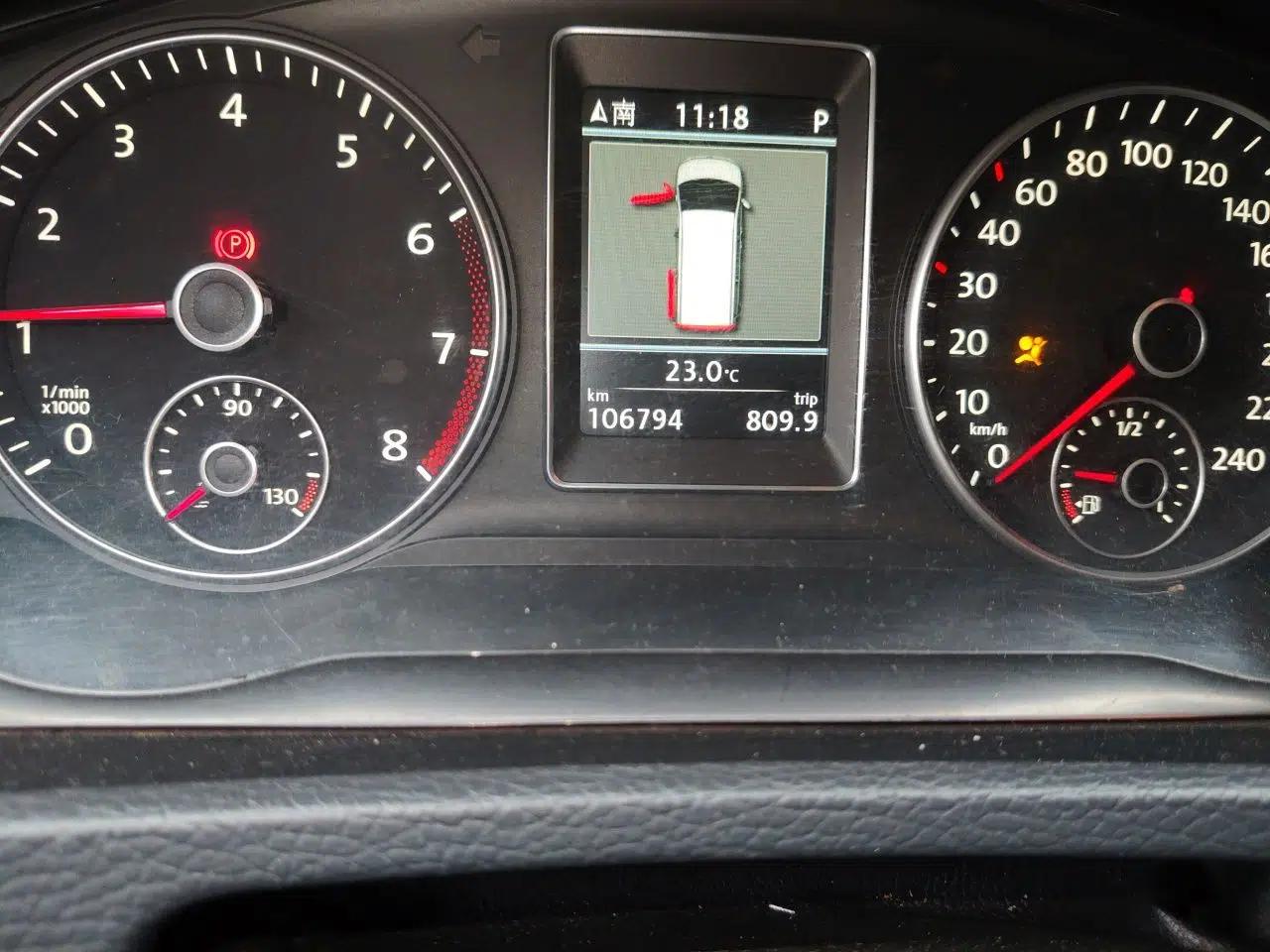 Volkswagen Multivan 2012 2.0 TSI Four-Wheel Drive Deluxe Edition — миниатюра 13