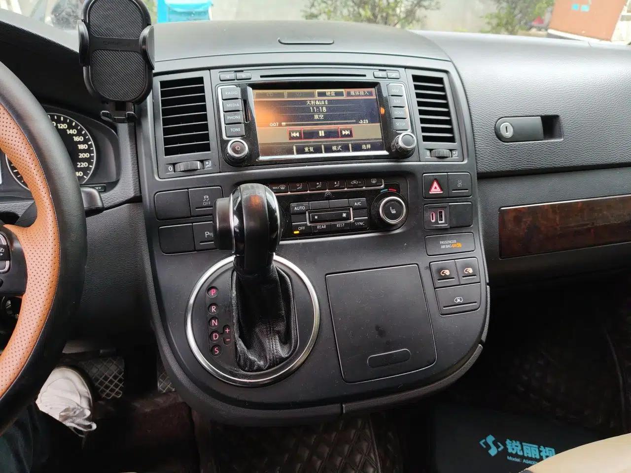 Volkswagen Multivan 2012 2.0 TSI Four-Wheel Drive Deluxe Edition — миниатюра 14