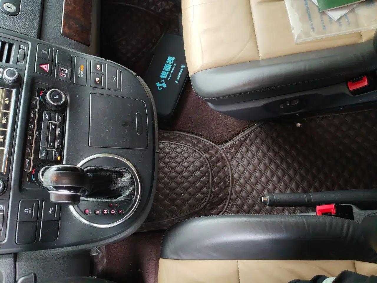 Volkswagen Multivan 2012 2.0 TSI Four-Wheel Drive Deluxe Edition — миниатюра 15