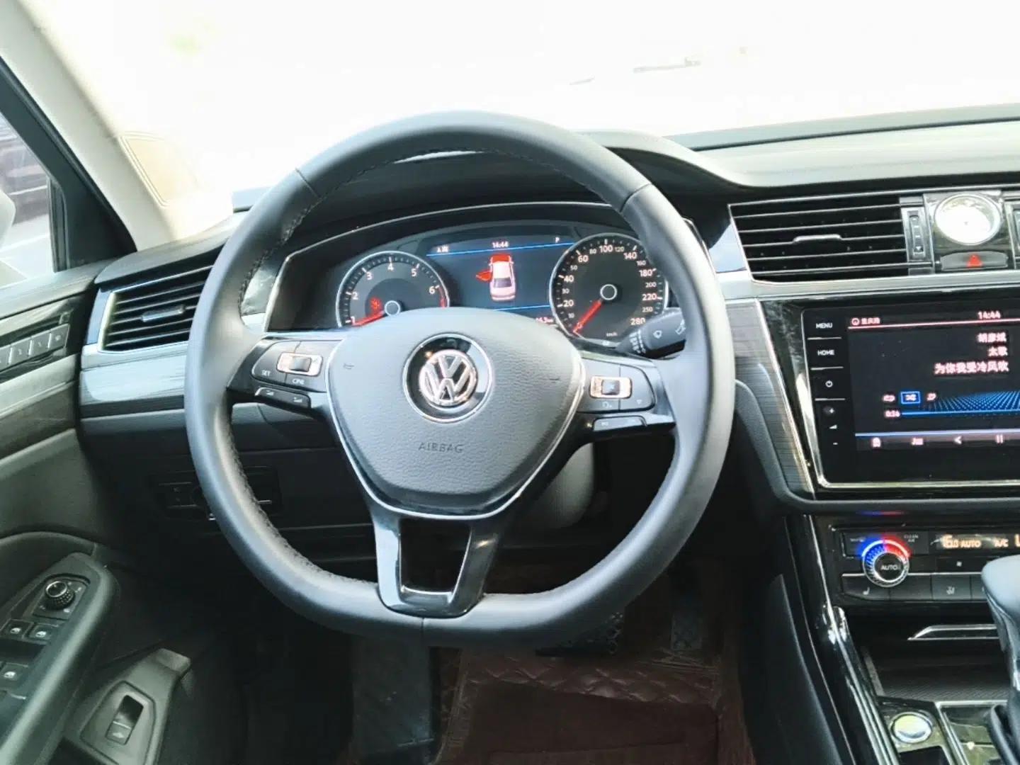 Volkswagen Phideon 2018 Revised Version 380TSI Two-Wheel Drive Business Edition — миниатюра 14