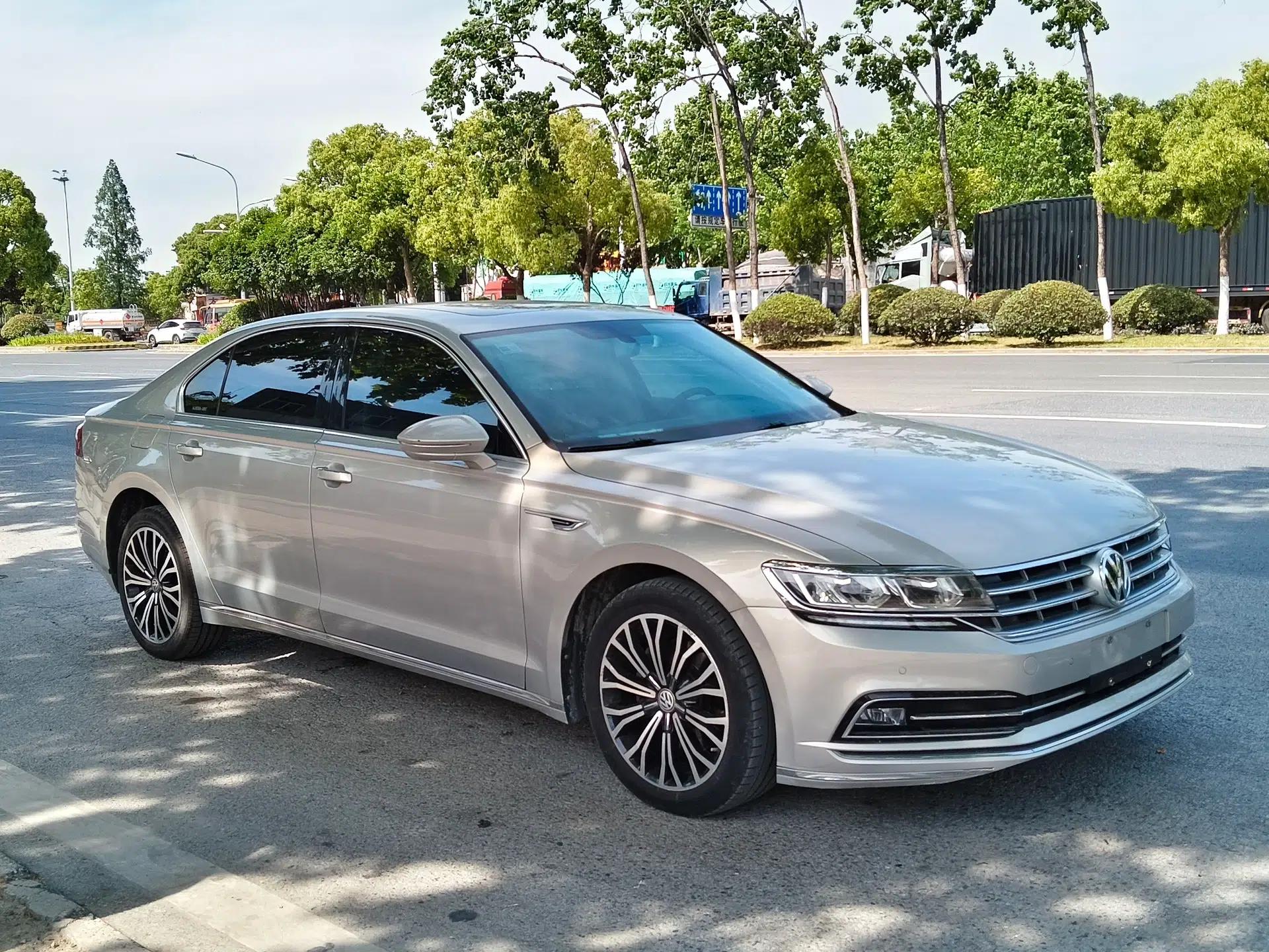 Volkswagen Phideon 2018 Revised Version 380TSI Two-Wheel Drive Business Edition — миниатюра 3