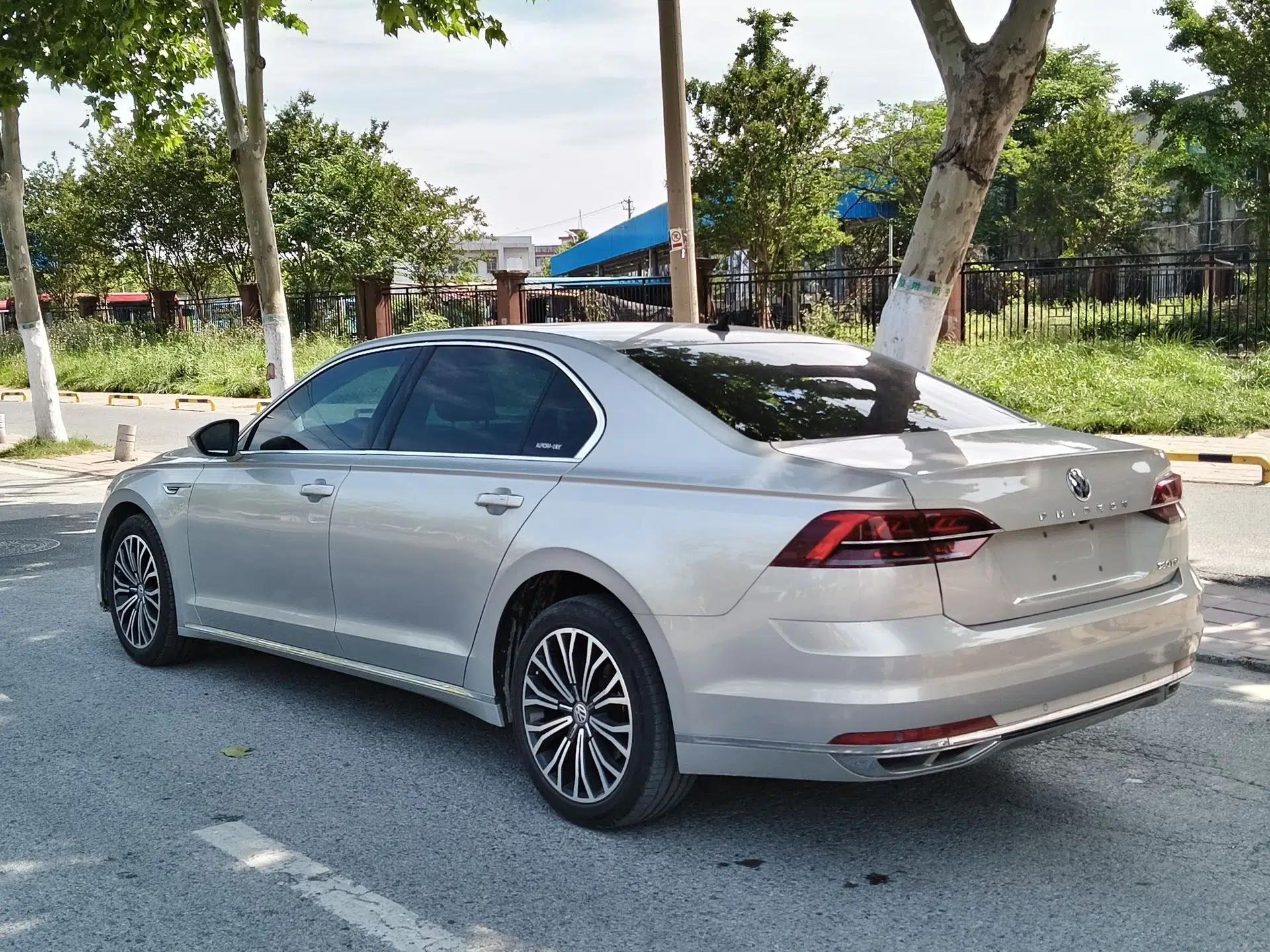 Volkswagen Phideon 2018 Revised Version 380TSI Two-Wheel Drive Business Edition — миниатюра 4