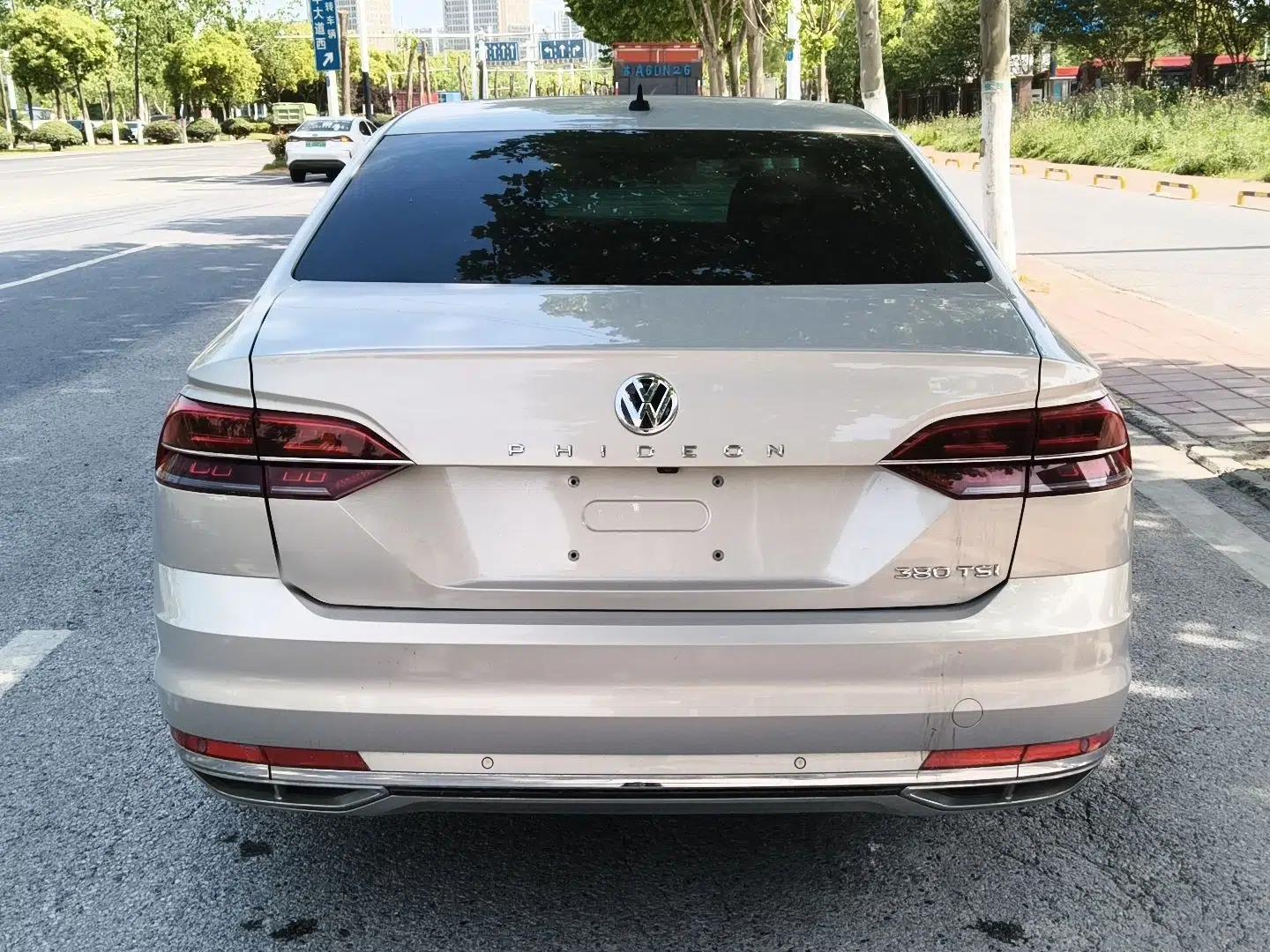 Volkswagen Phideon 2018 Revised Version 380TSI Two-Wheel Drive Business Edition — миниатюра 5