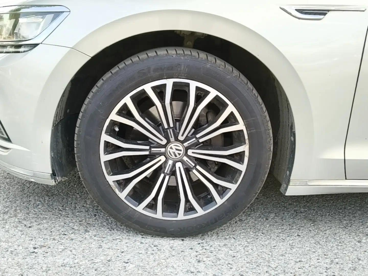 Volkswagen Phideon 2018 Revised Version 380TSI Two-Wheel Drive Business Edition — миниатюра 8