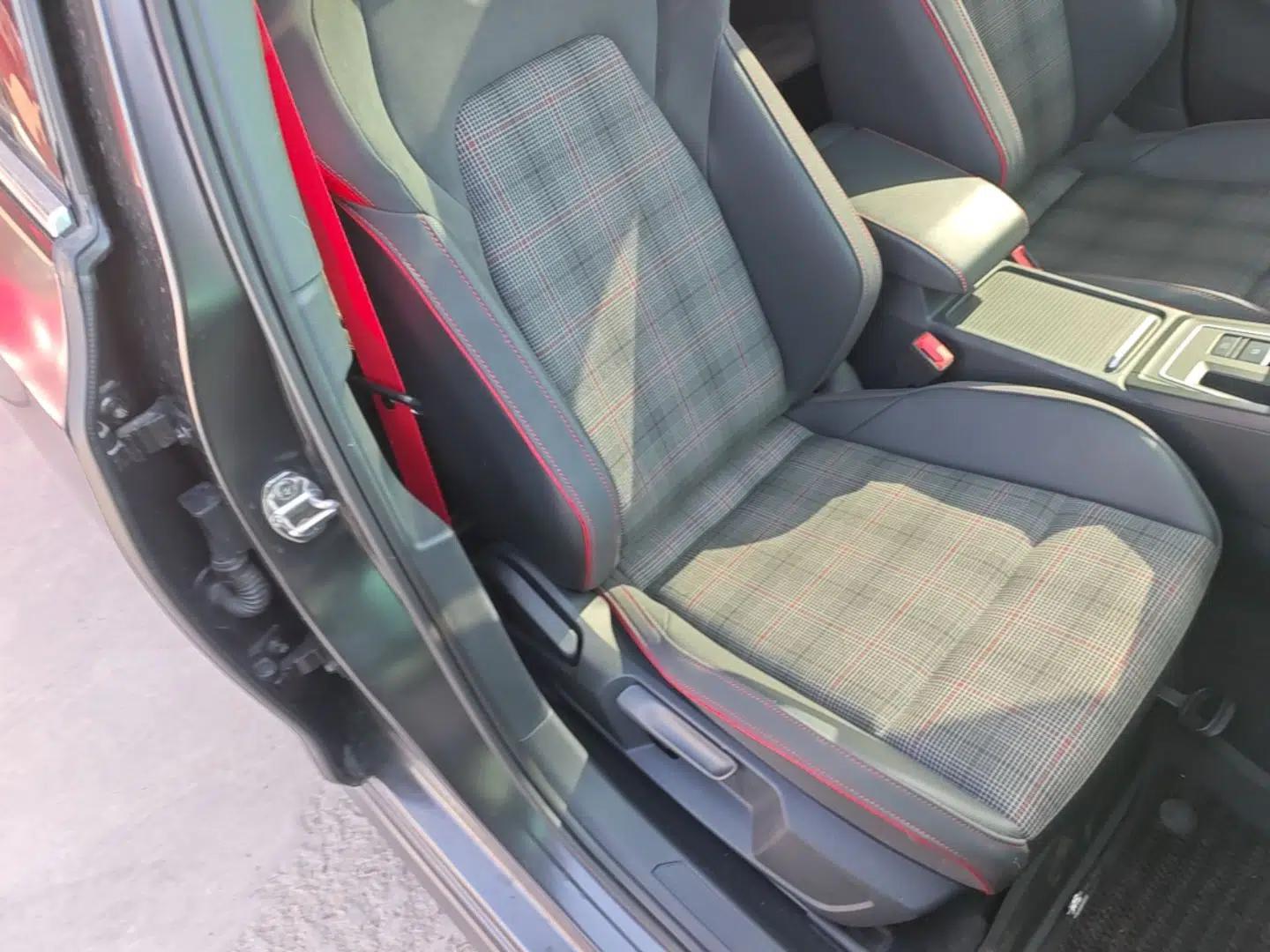 Volkswagen Golf GTI 2021 Facelift 380TSI DSG GTI — миниатюра 23