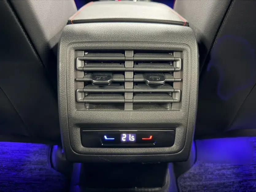 Volkswagen Golf GTI 2023 380TSI DSG GTI — миниатюра 15