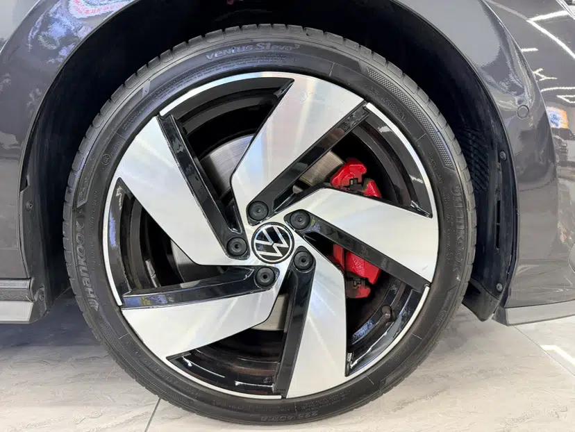 Volkswagen Golf GTI 2023 380TSI DSG GTI — миниатюра 7