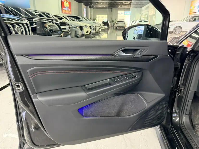 Volkswagen Golf GTI 2023 380TSI DSG GTI — миниатюра 8