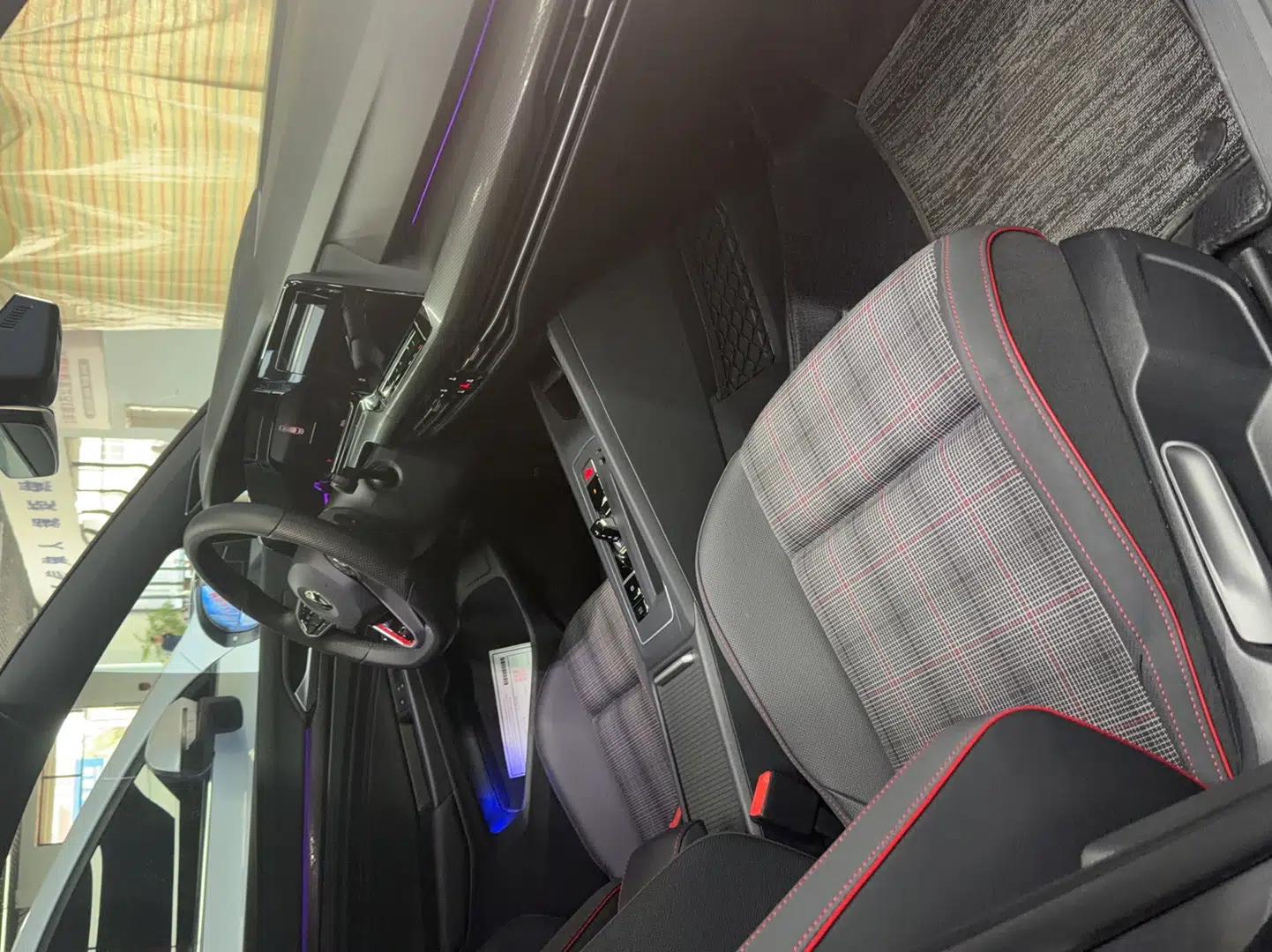 Volkswagen Golf GTI 2023 380TSI DSG GTI — миниатюра 9