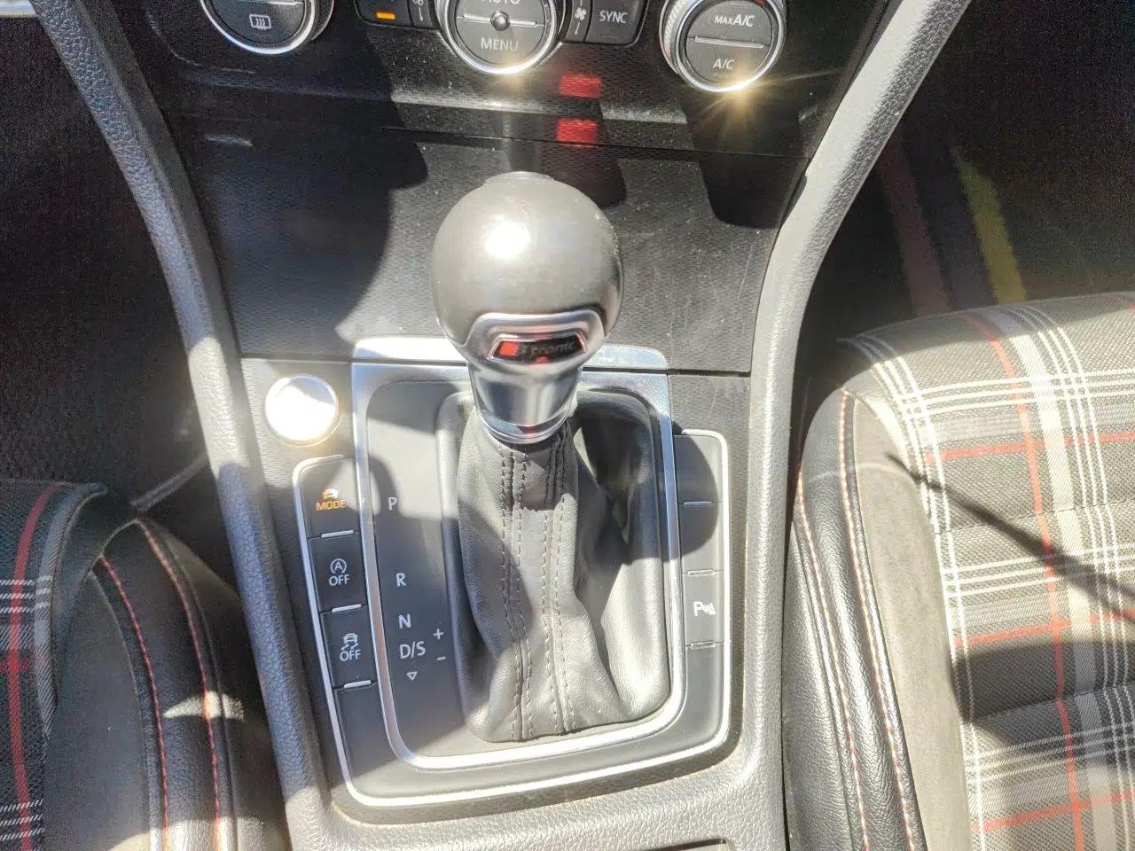 Volkswagen Golf GTI 2016 2.0 TSI GTI — миниатюра 11