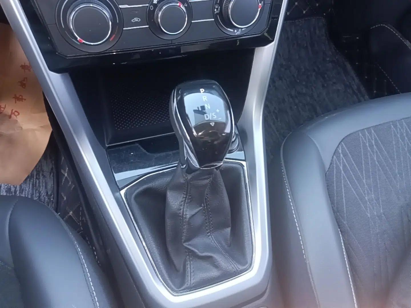 Volkswagen T-Cross 2019 1.5L Automatic Comfort Edition — миниатюра 17