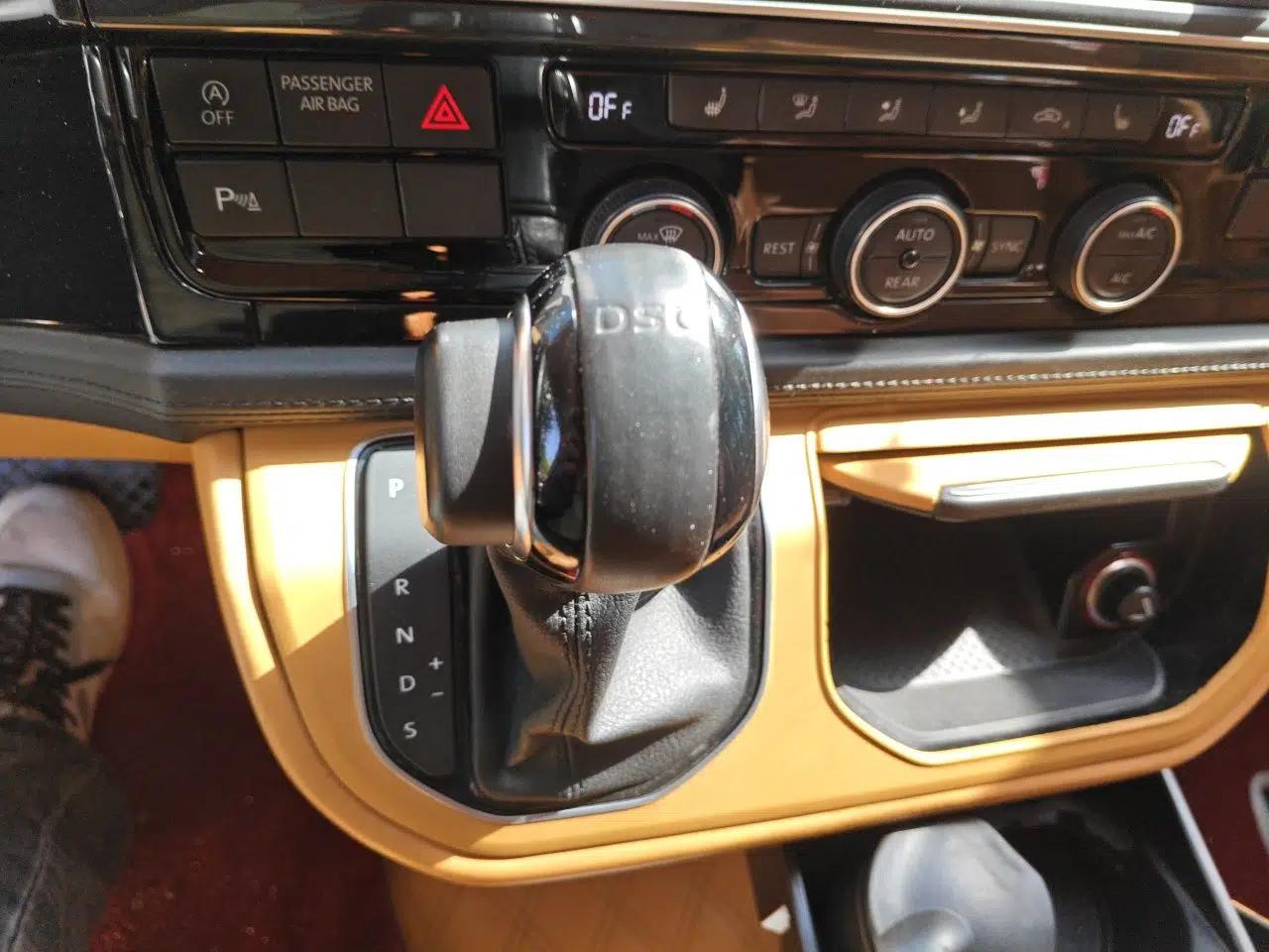 Volkswagen Caravelle 2017 2.0 TSI 4x4 Luxury Edition 7-Seater — миниатюра 15