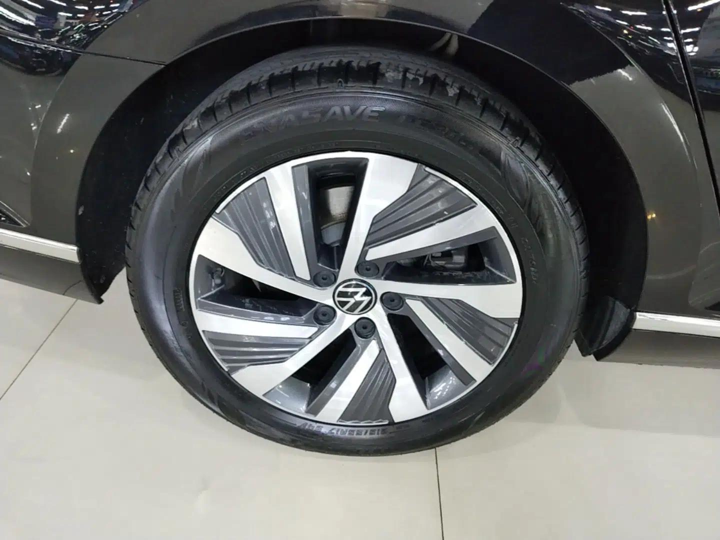Volkswagen Magotan GTE Plug-in Hybrid 2022 GTE Luxury Model — миниатюра 10