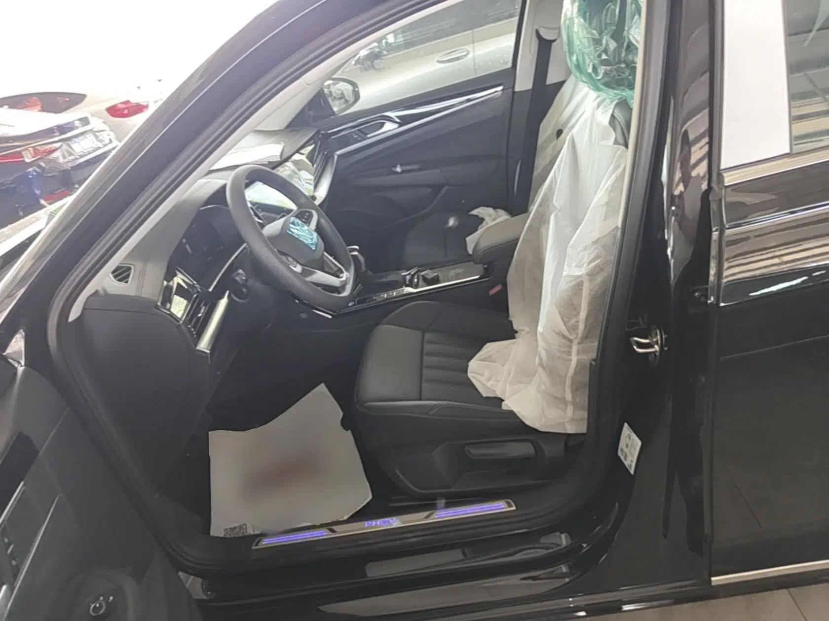 Volkswagen Passat New Energy 2025 430 PHEV Hybrid Business Edition — миниатюра 17