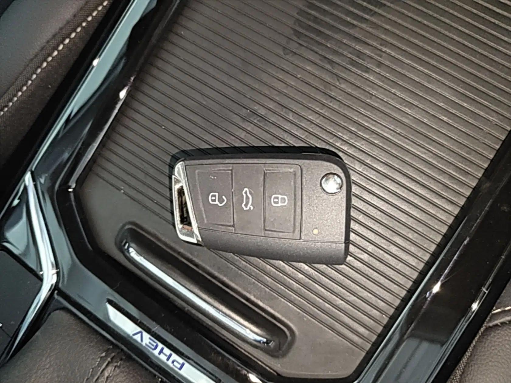 Volkswagen Passat New Energy 2025 430 PHEV Hybrid Business Edition — миниатюра 22