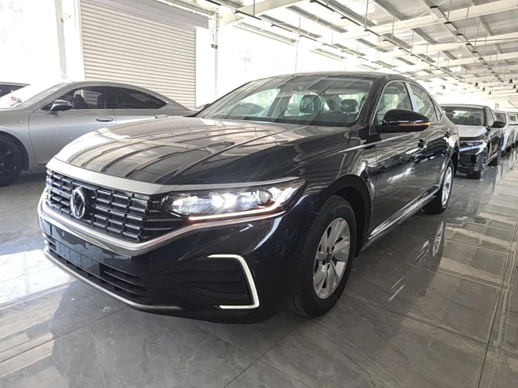 Volkswagen Passat New Energy 2025 430 PHEV Hybrid Business Edition — миниатюра 1