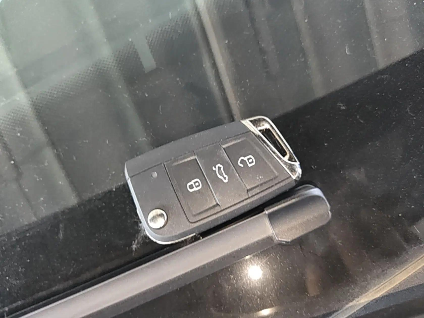 Volkswagen Passat New Energy 2025 430 PHEV Hybrid Business Edition — миниатюра 22