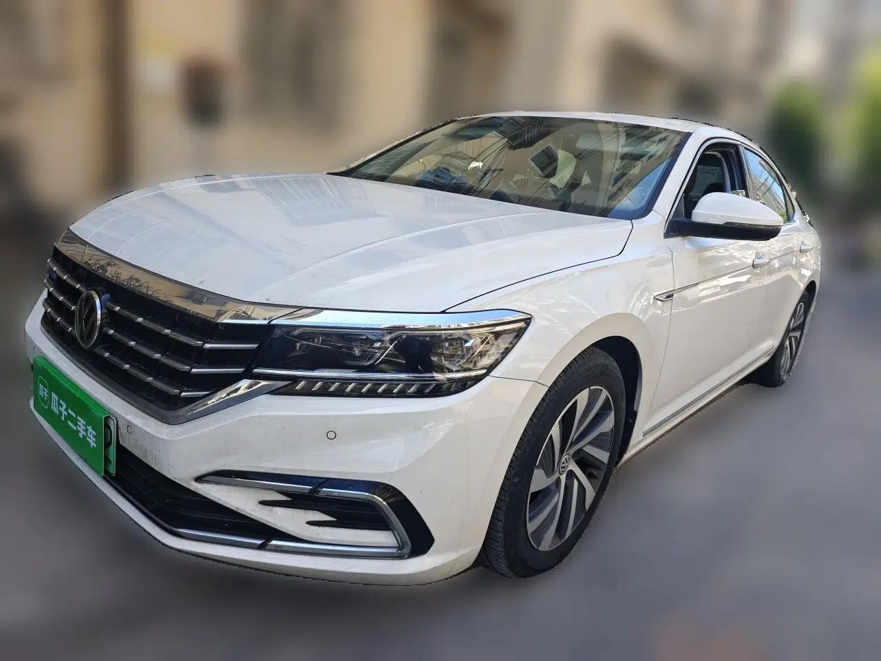 Volkswagen Passat New Energy 2020 430 PHEV Hybrid Luxury Edition China VI Standard — миниатюра 1