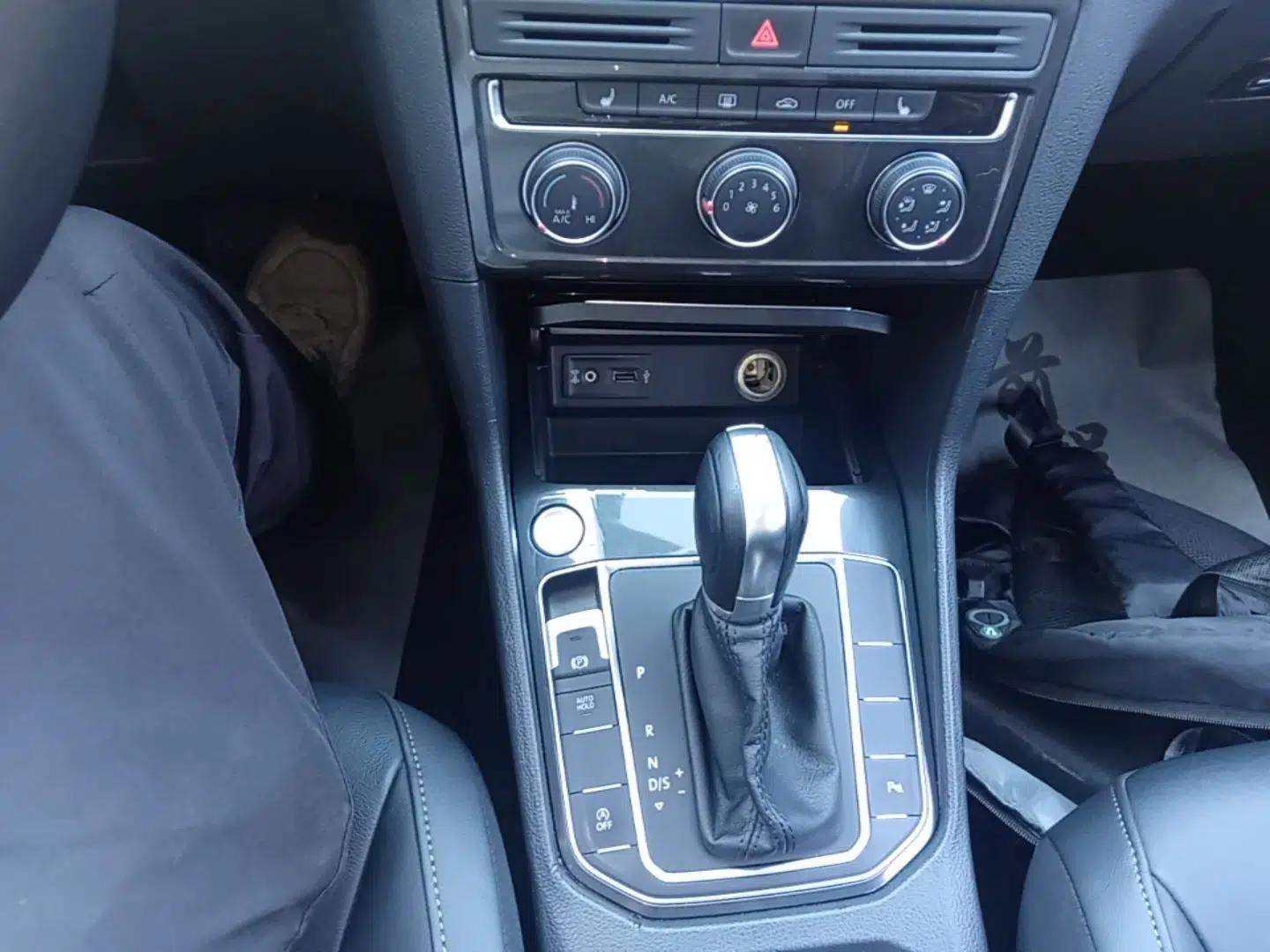 Volkswagen Golf Sportsvan 2016 280TSI Automatic Luxury Model — миниатюра 15