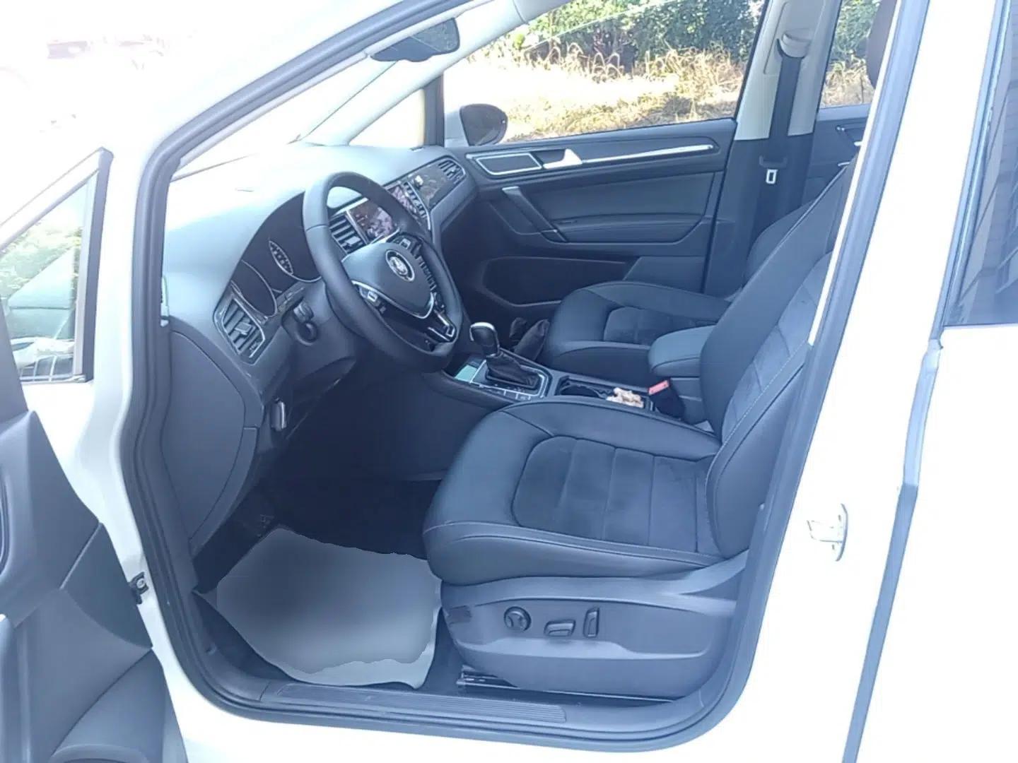 Volkswagen Golf Sportsvan 2016 280TSI Automatic Luxury Model — миниатюра 16