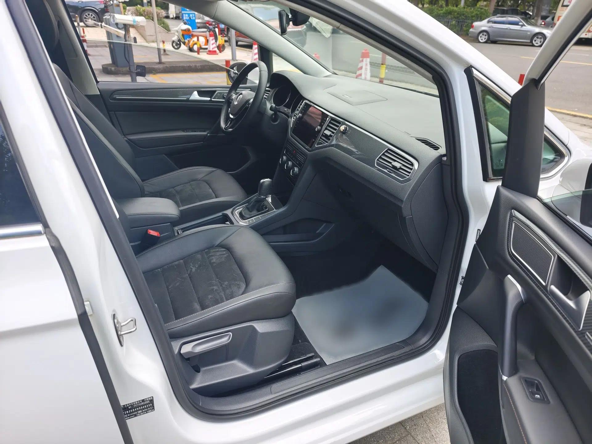 Volkswagen Golf Sportsvan 2016 280TSI Automatic Luxury Model — миниатюра 20