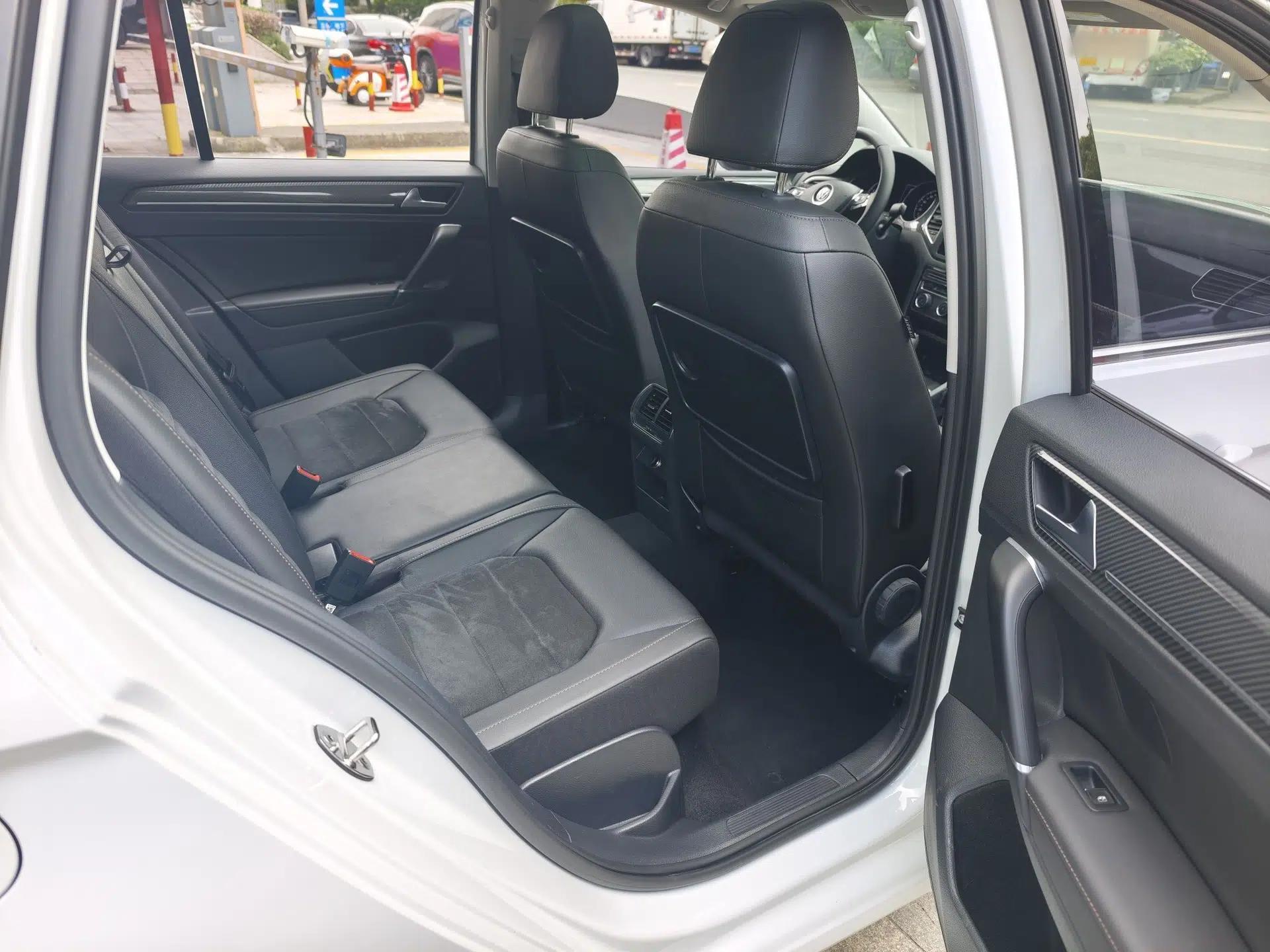 Volkswagen Golf Sportsvan 2016 280TSI Automatic Luxury Model — миниатюра 21