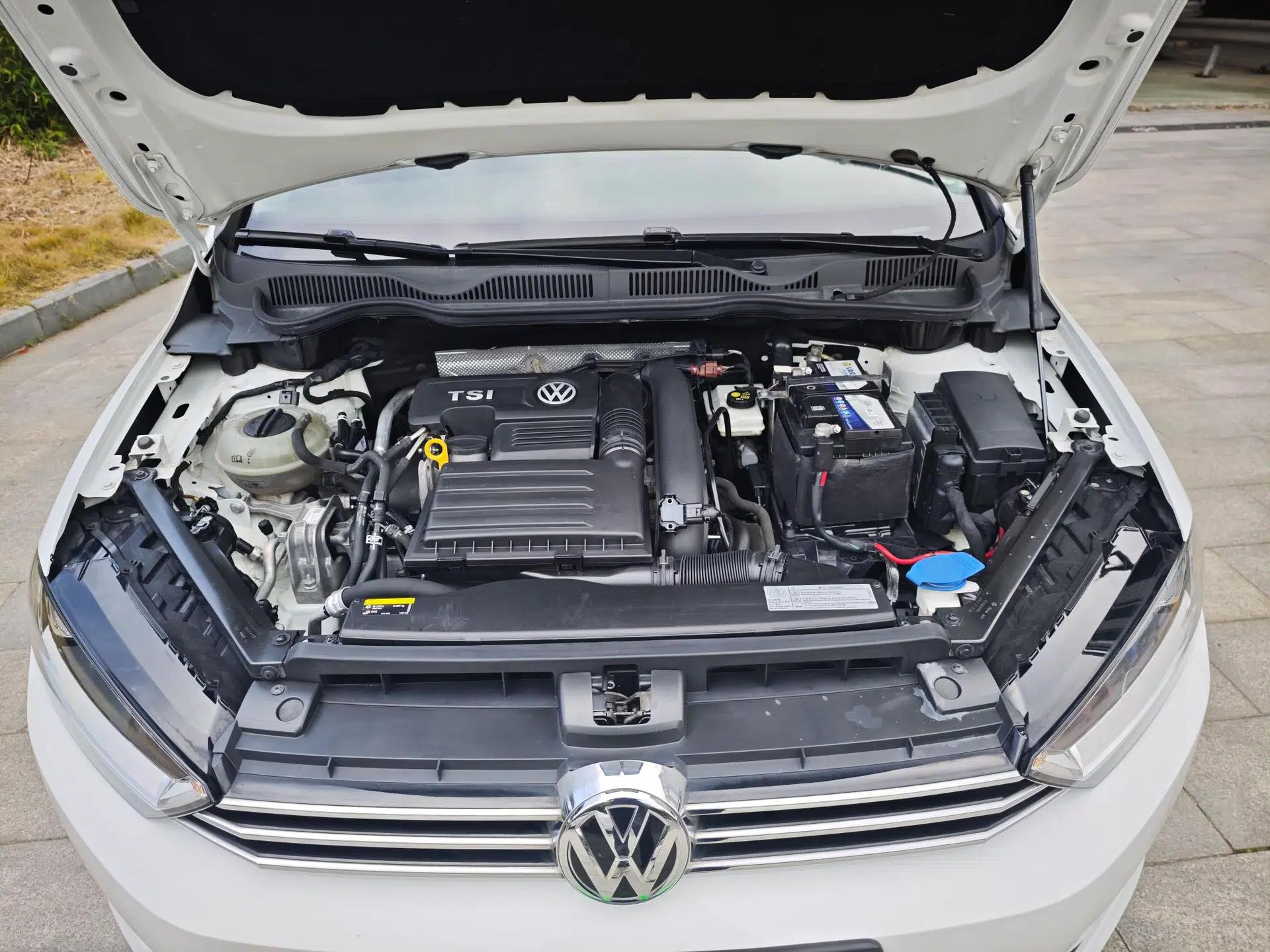 Volkswagen Golf Sportsvan 2016 280TSI Automatic Luxury Model — миниатюра 24