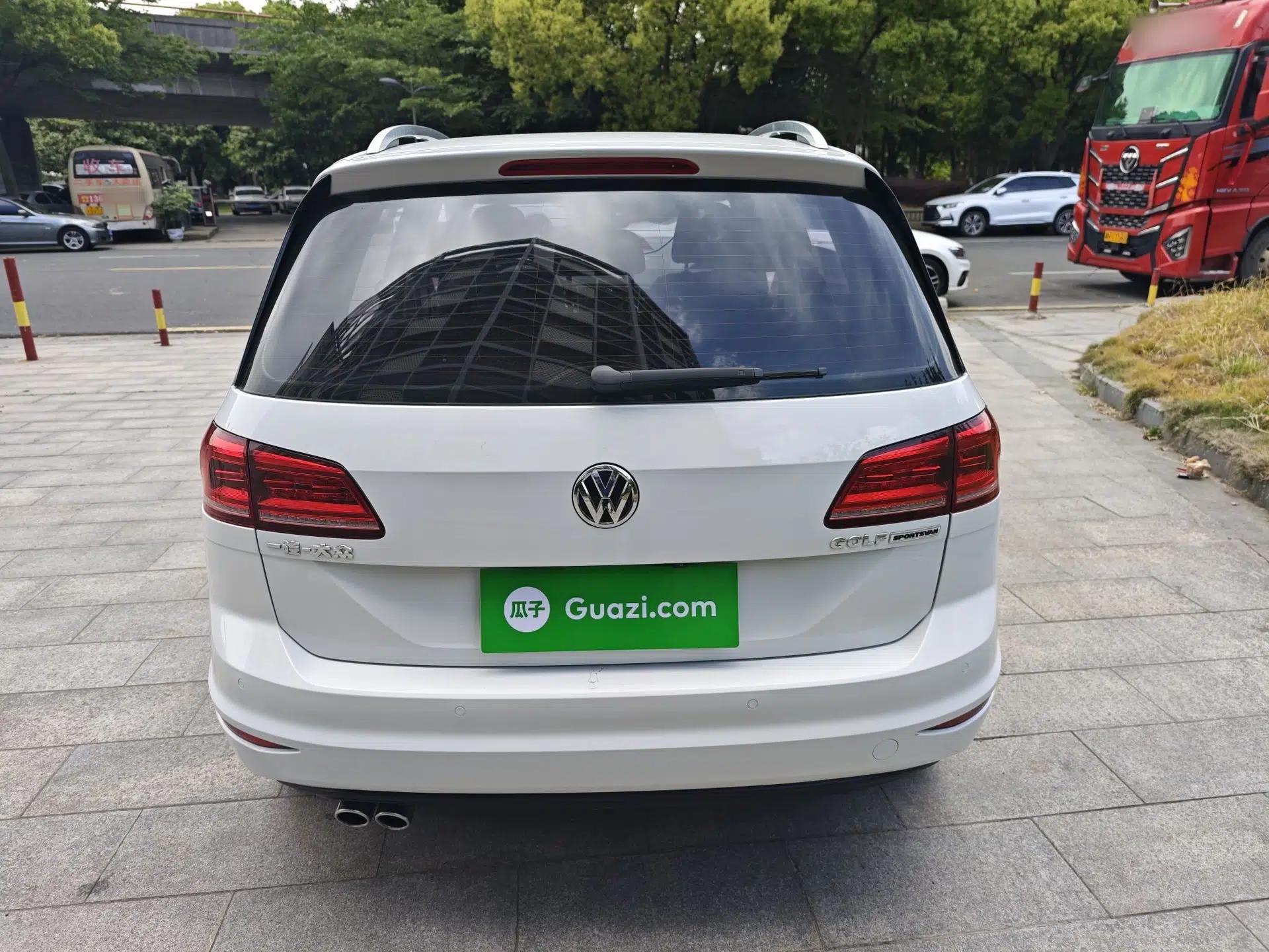 Volkswagen Golf Sportsvan 2016 280TSI Automatic Luxury Model — миниатюра 6