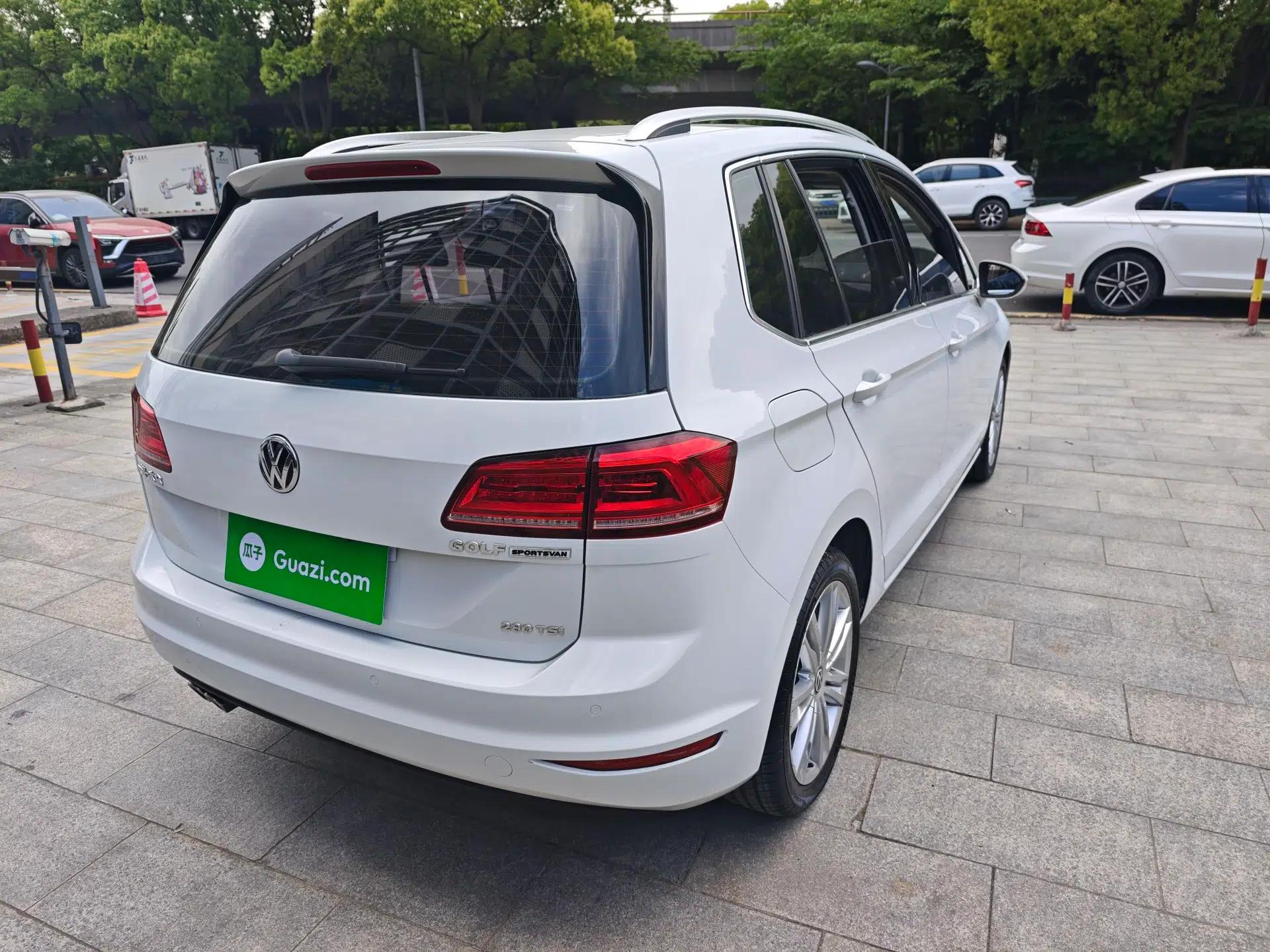 Volkswagen Golf Sportsvan 2016 280TSI Automatic Luxury Model — миниатюра 7